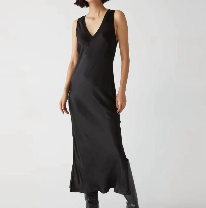 Randi V-Neck Midi Dress In Black